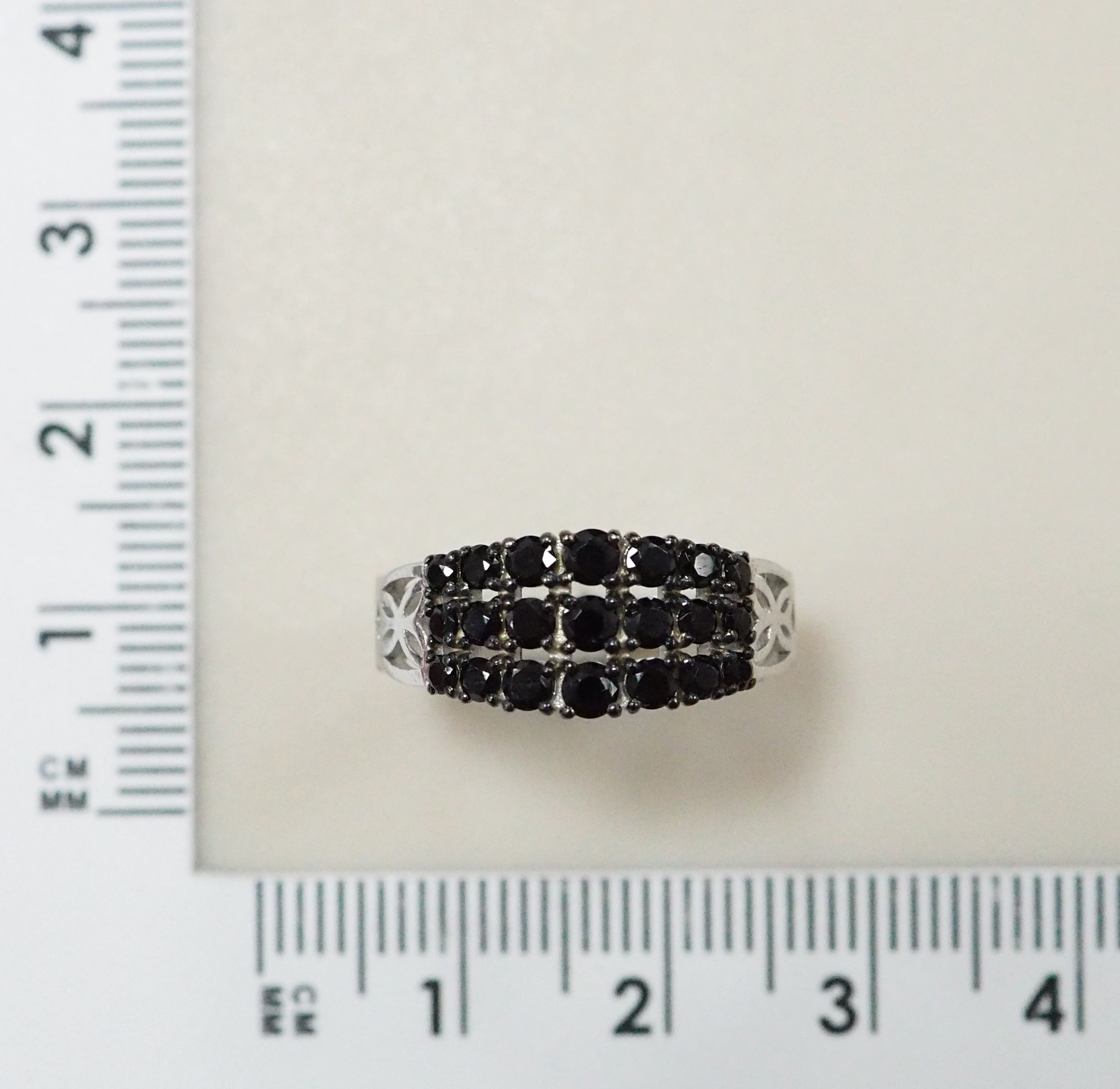 Серебряное кольцо со шпинелью